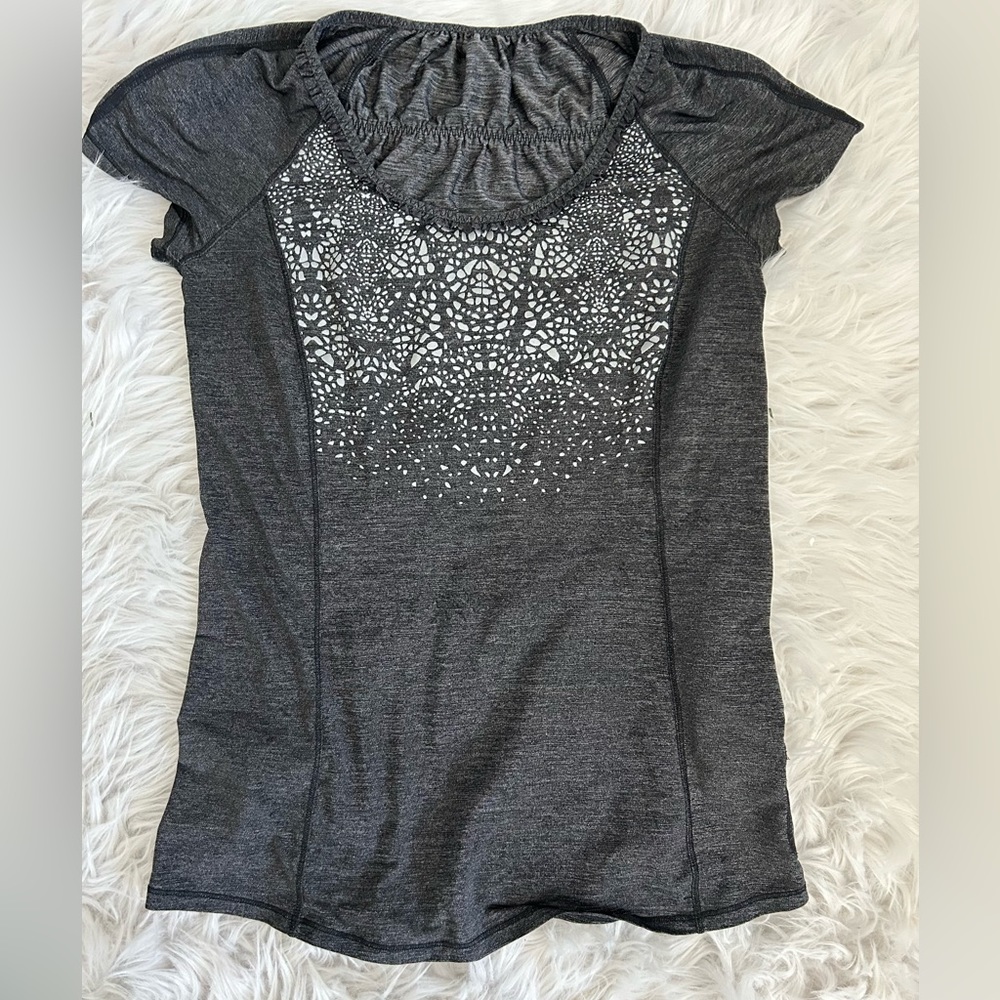 Lululemon top size 6